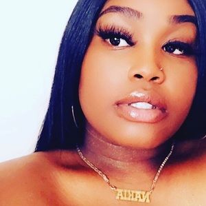 Meet your Posher, Nakia